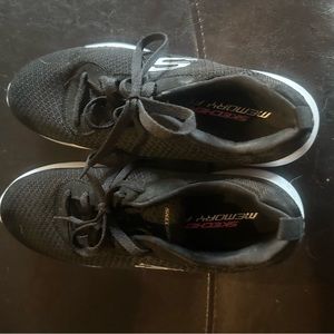 Skechers nwot memory foam sneakers.